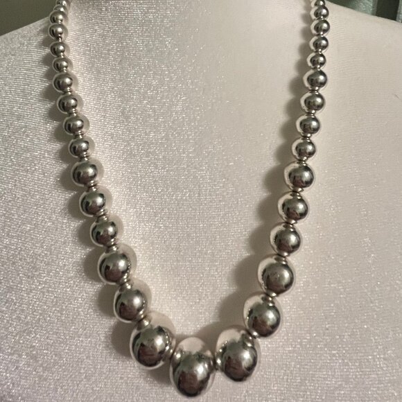 Chaps Metal Silver Tone Gradient Ball Necklace - Picture 1 of 2